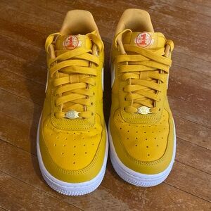 Nike Women's Air Force 1 Mid '07